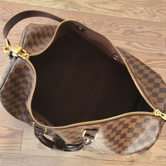 Authentic Louis Vuitton travel bag - Picture 5 of 8